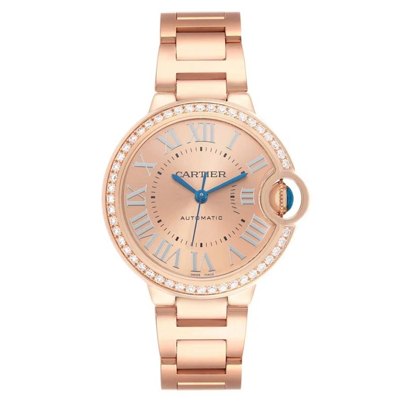 Ballon Bleu (المرجع WJBB0077). ساعة يد من الذهب الوردي بقطر 33mm، مرصّعة بالألماس، بحركة أوتوماتيكية.