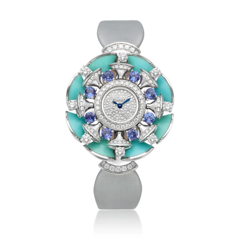 Divas' Dream (المرجع DV W 39 G). ساعة يد من white gold, tanzanite, turquoise and بقطر 38mm، مرصّعة بالألماس، بحركة كوارتز. 2015