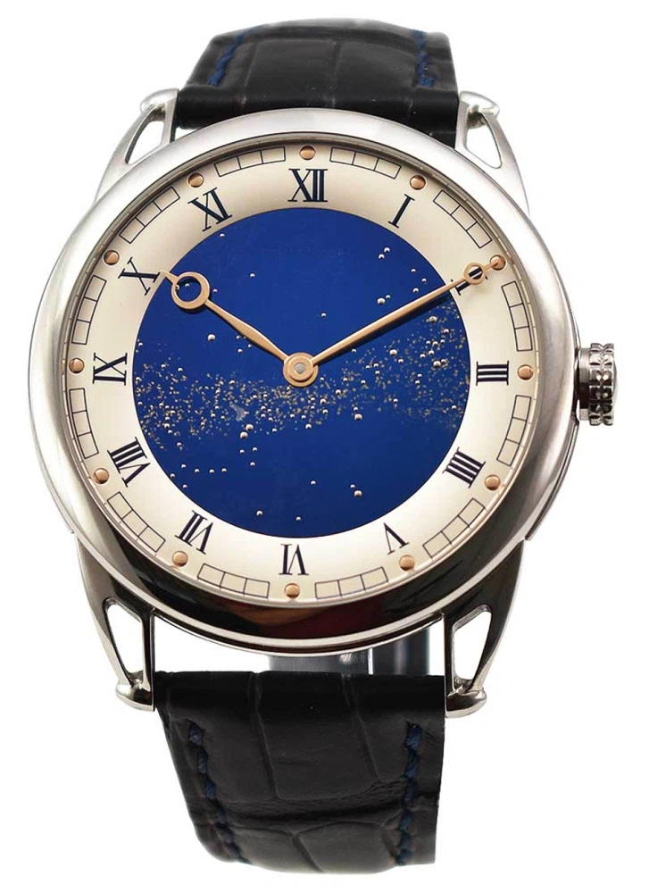 DB25 Starry Varius (المرجع DB25VTIS3). ساعة يد من التيتانيوم بقطر 42mm، بحركة ميكانيكية ذات تعبئة يدوية. 2023