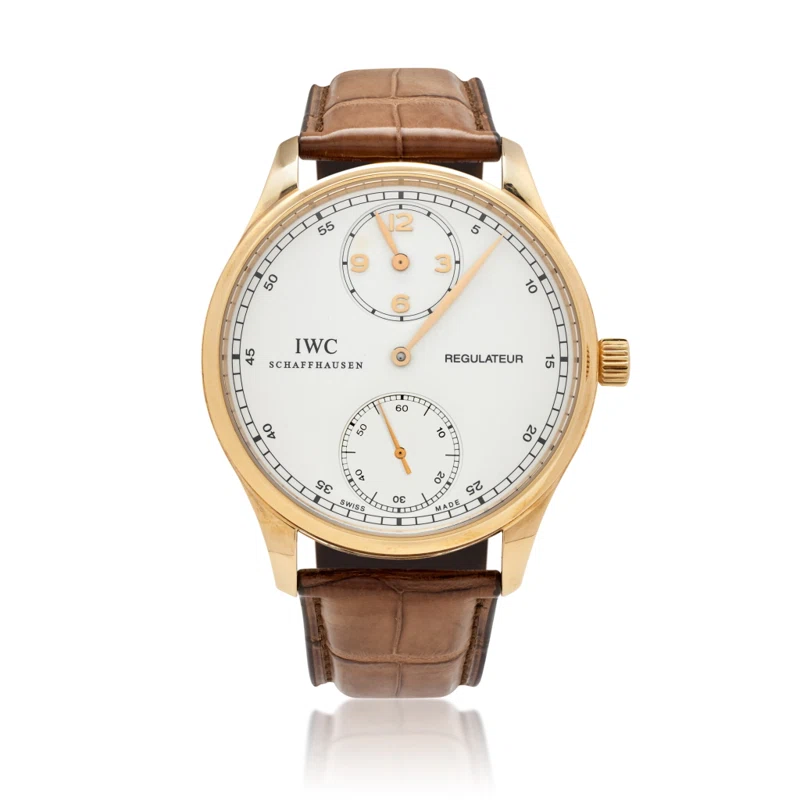 Portuguese Regulateur (المرجع IW544402). ساعة يد من الذهب الوردي بقطر 43mm، بحركة ميكانيكية ذات تعبئة يدوية.