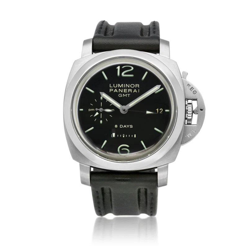 Luminor 1950 8 Days GMT (المرجع PAM00233). ساعة يد من الفولاذ المقاوم للصدأ بقطر 44mm، بحركة ميكانيكية ذات تعبئة يدوية، مع التاريخ وdual time zone واحتياطي الطاقة. 2015