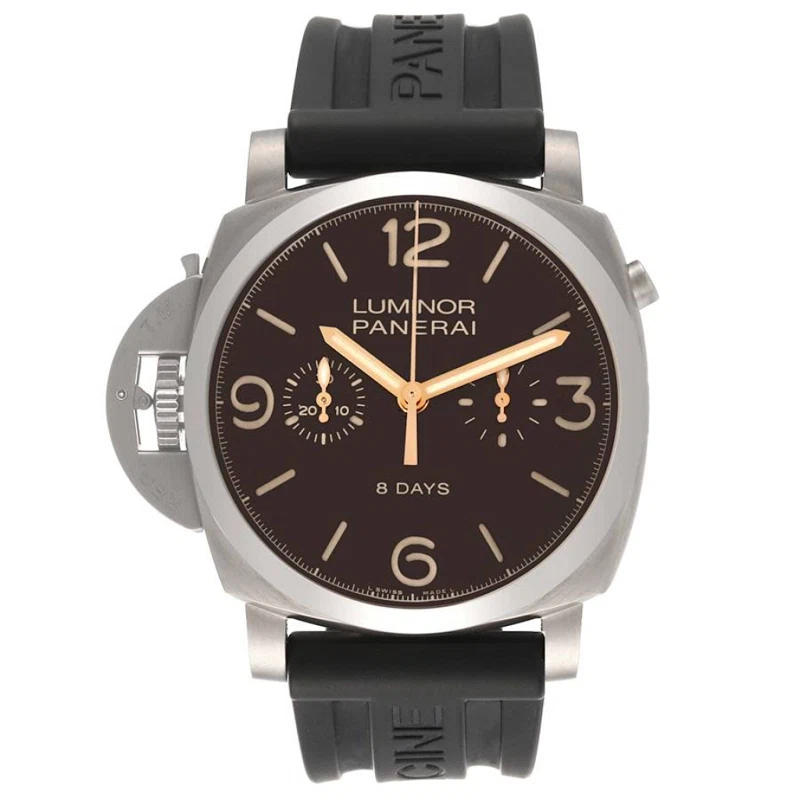 Luminor 1950 Left-handed (المرجع PAM00579). ساعة يد من التيتانيوم بقطر 47mm، بحركة ميكانيكية ذات تعبئة يدوية، مع monopulsate chronograph واحتياطي الطاقة.