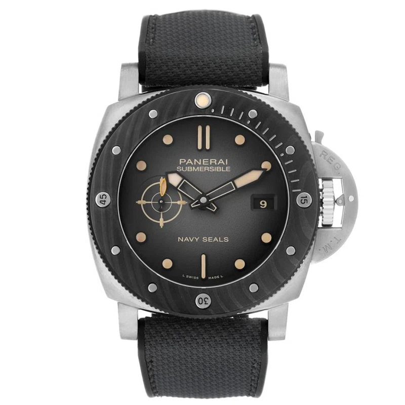 Submersible Navy SEALs (المرجع PAM01669). ساعة يد من التيتانيوم بقطر 47mm، بحركة أوتوماتيكية، مع التاريخ. 2025