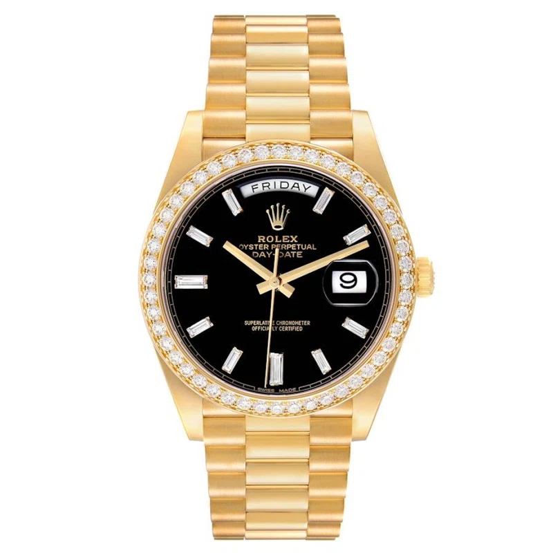President Day-Date (المرجع 228348). ساعة يد من الذهب الأصفر بقطر 40mm، مرصّعة بالألماس، بحركة أوتوماتيكية، مع التاريخ واليوم.