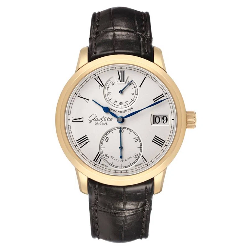 Senator Chronometer (المرجع 1-58-01-01-01-04). ساعة يد من الذهب الأصفر بقطر 42mm، بحركة ميكانيكية ذات تعبئة يدوية، مع التاريخ واحتياطي الطاقة وday/night indicator.